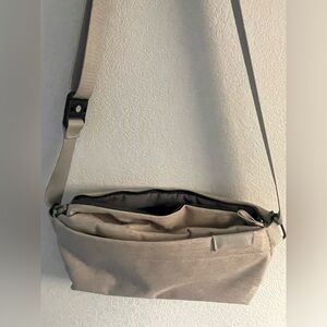 Bellroy sling bag, like new